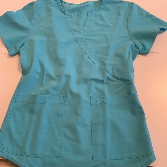 SCRUB TOP LOT! - Picture 4 of 13